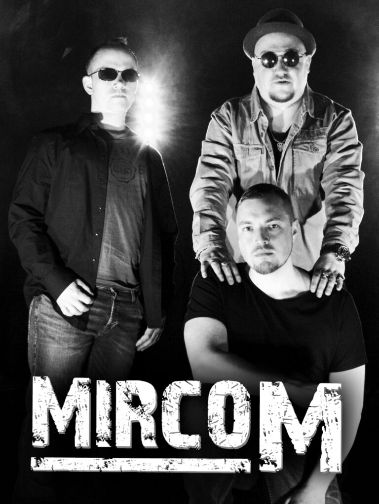 Mirco-M-Bandfoto-2-768x1023